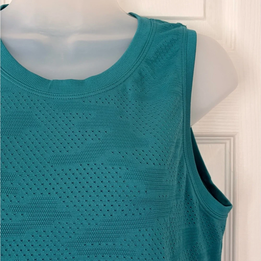 Lululemon Women’s Crop Top Train to Be Tank Dot Camo Teal Lagoon size 6